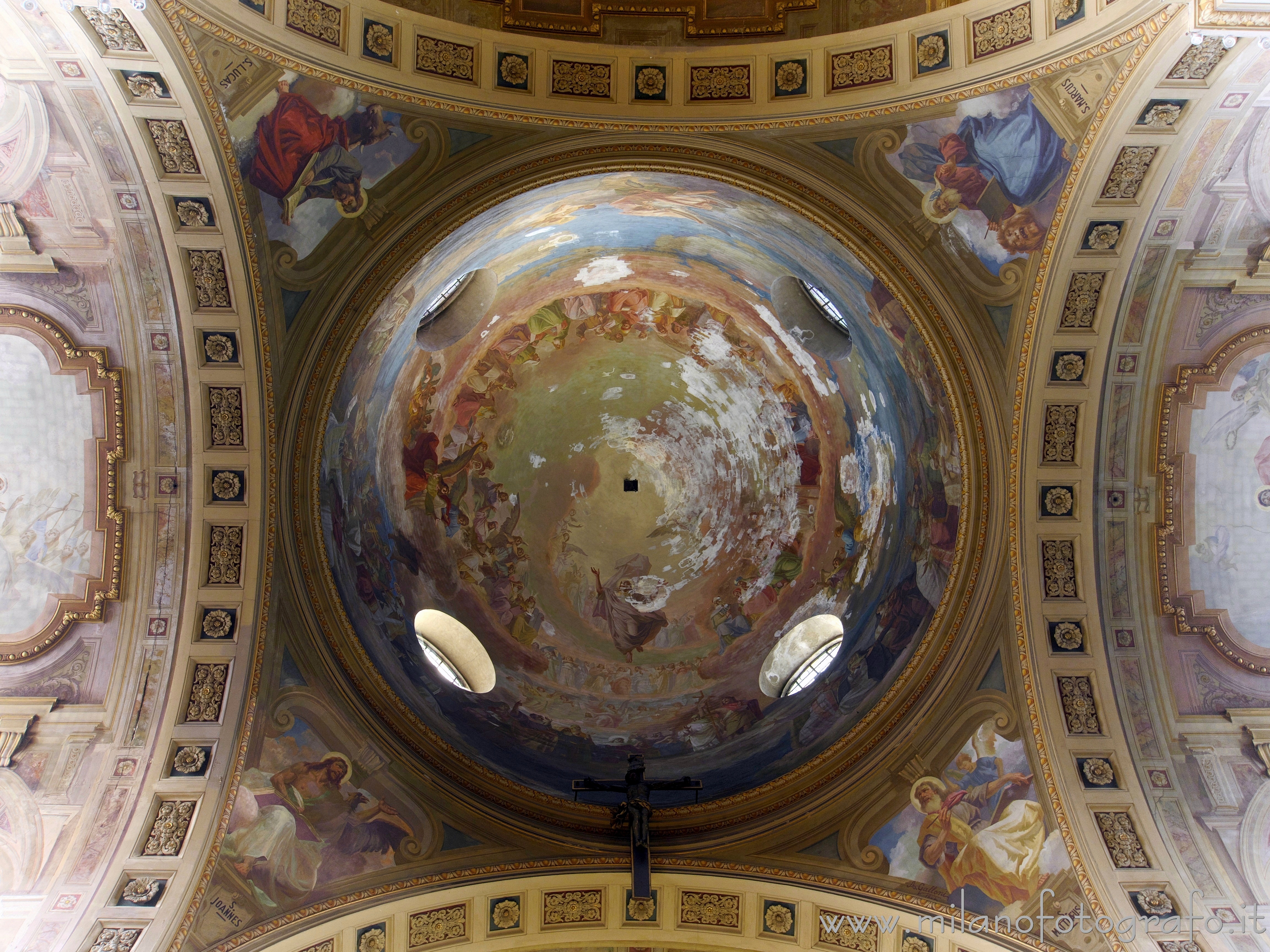 Busto Arsizio (Varese) - Interno della cupola della Chiesa di San Michele Arcangelo - Foto a piena risoluzione